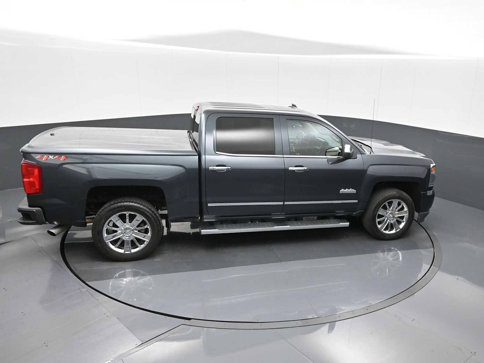 Used 2018 Chevrolet Silverado 1500 High Country image 22