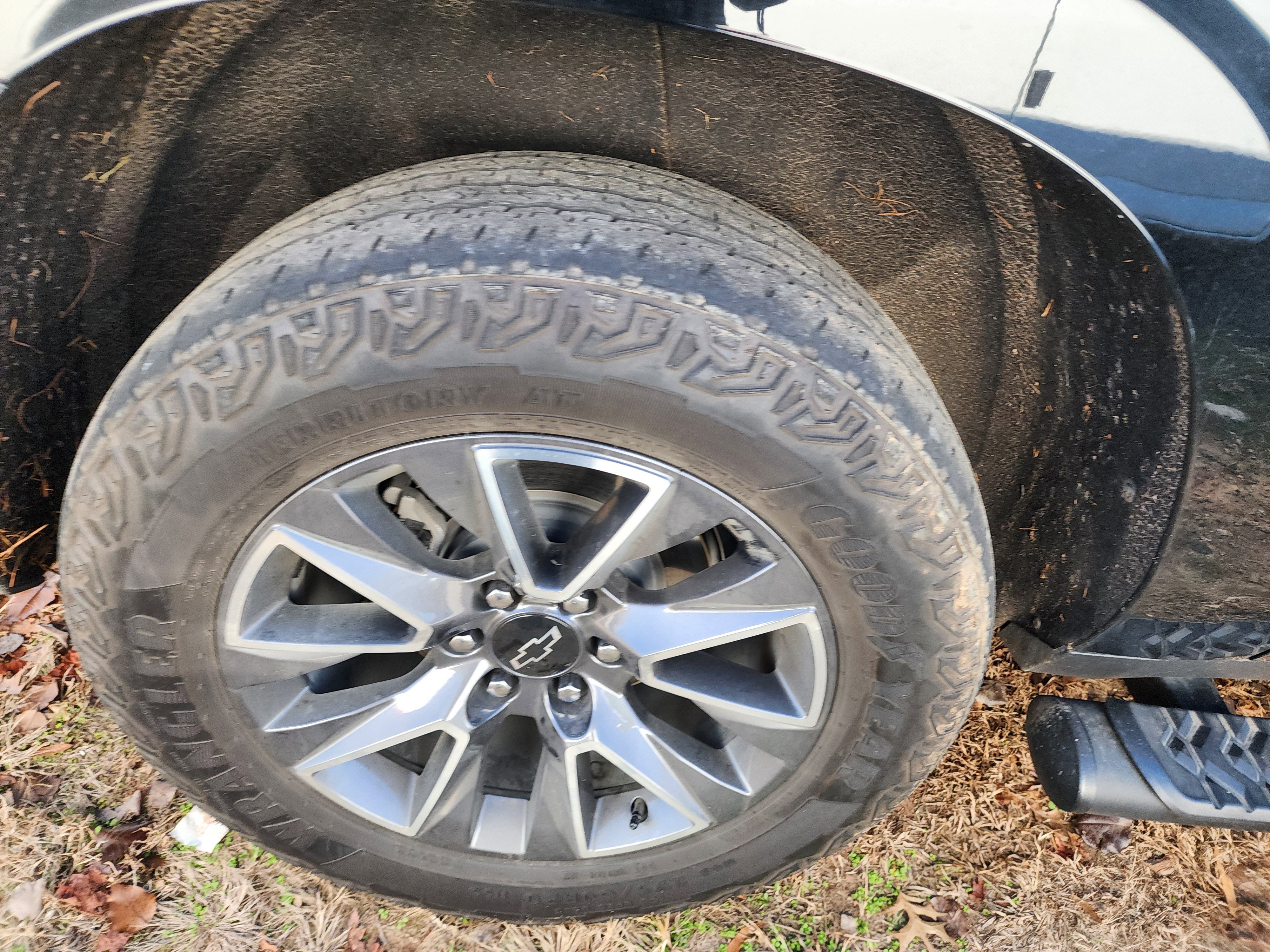 Used 2023 Chevrolet Suburban Z71 image 9