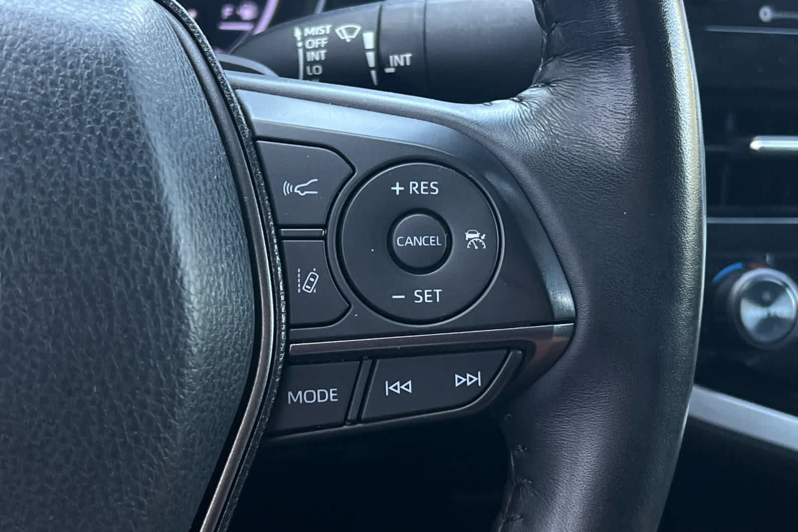 Used 2022 Toyota Camry SE w/ Cold Weather Package FWD image 28