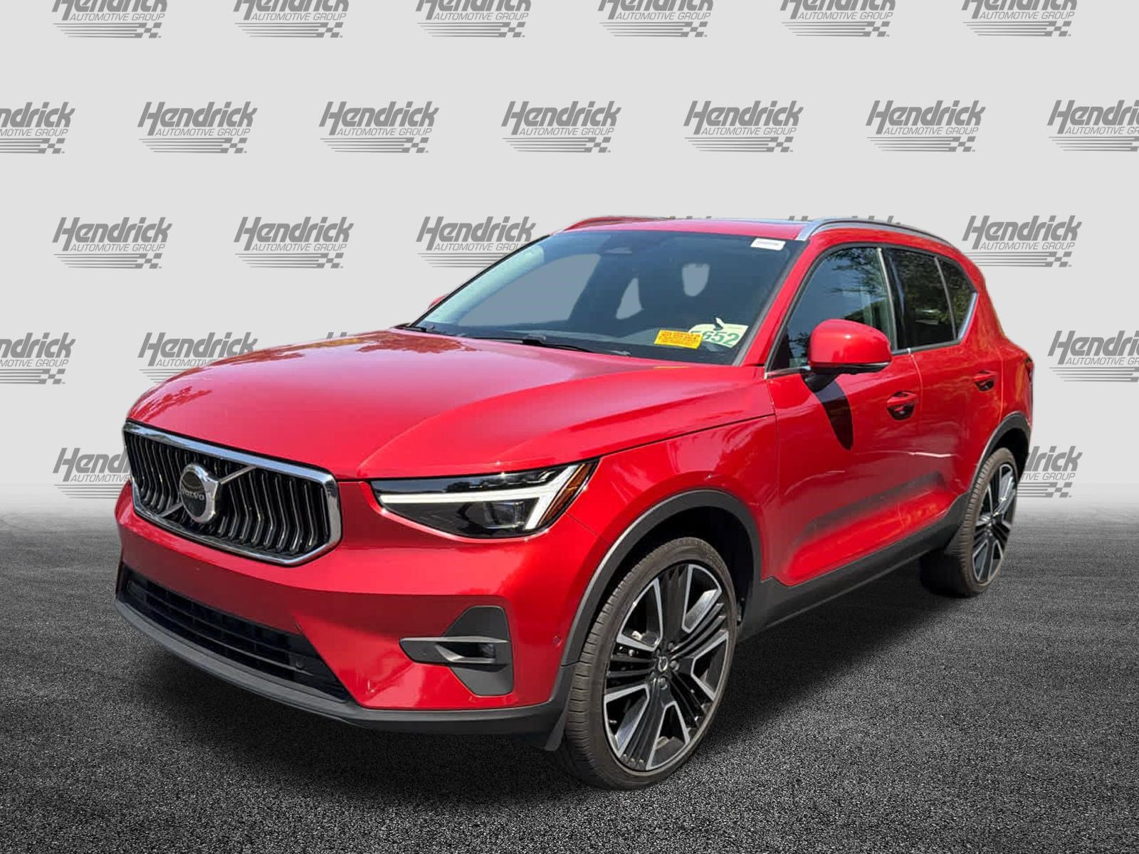 Used 2024 Volvo XC40 B5 Ultimate w/ Protection Package Premier AWD/4WD image 6