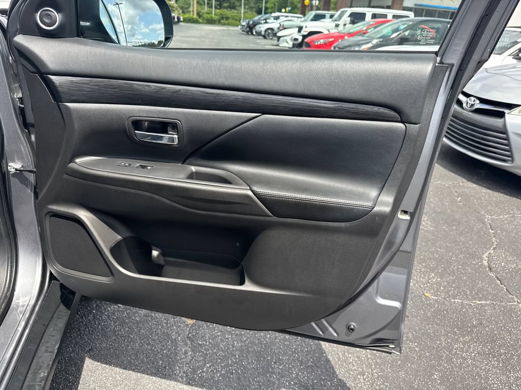 Used 2016 Mitsubishi Outlander SEL FWD image 15