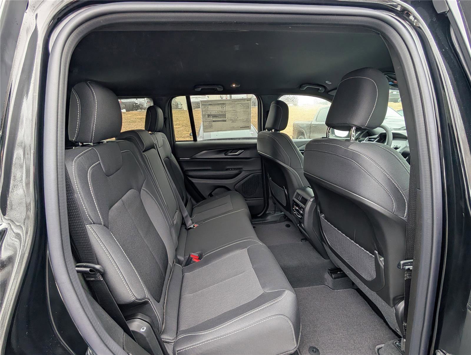 New 2026 Jeep Grand Cherokee Laredo image 7