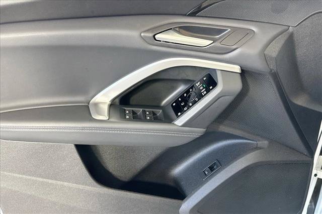 Used 2025 Audi Q5 Premium w/ Convenience Package AWD/4WD image 16