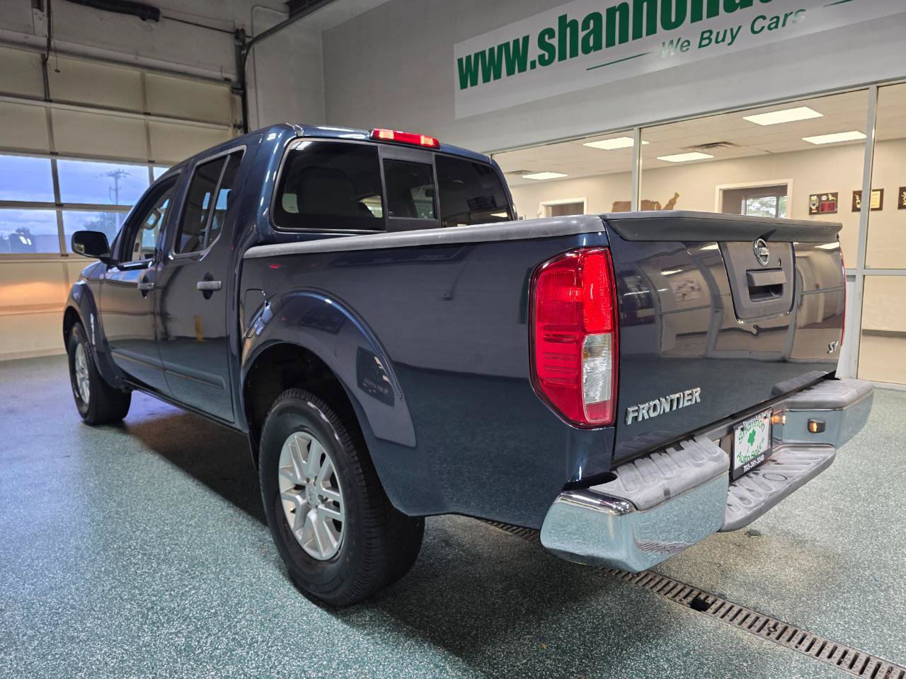Used 2015 Nissan Frontier SV RWD image 9