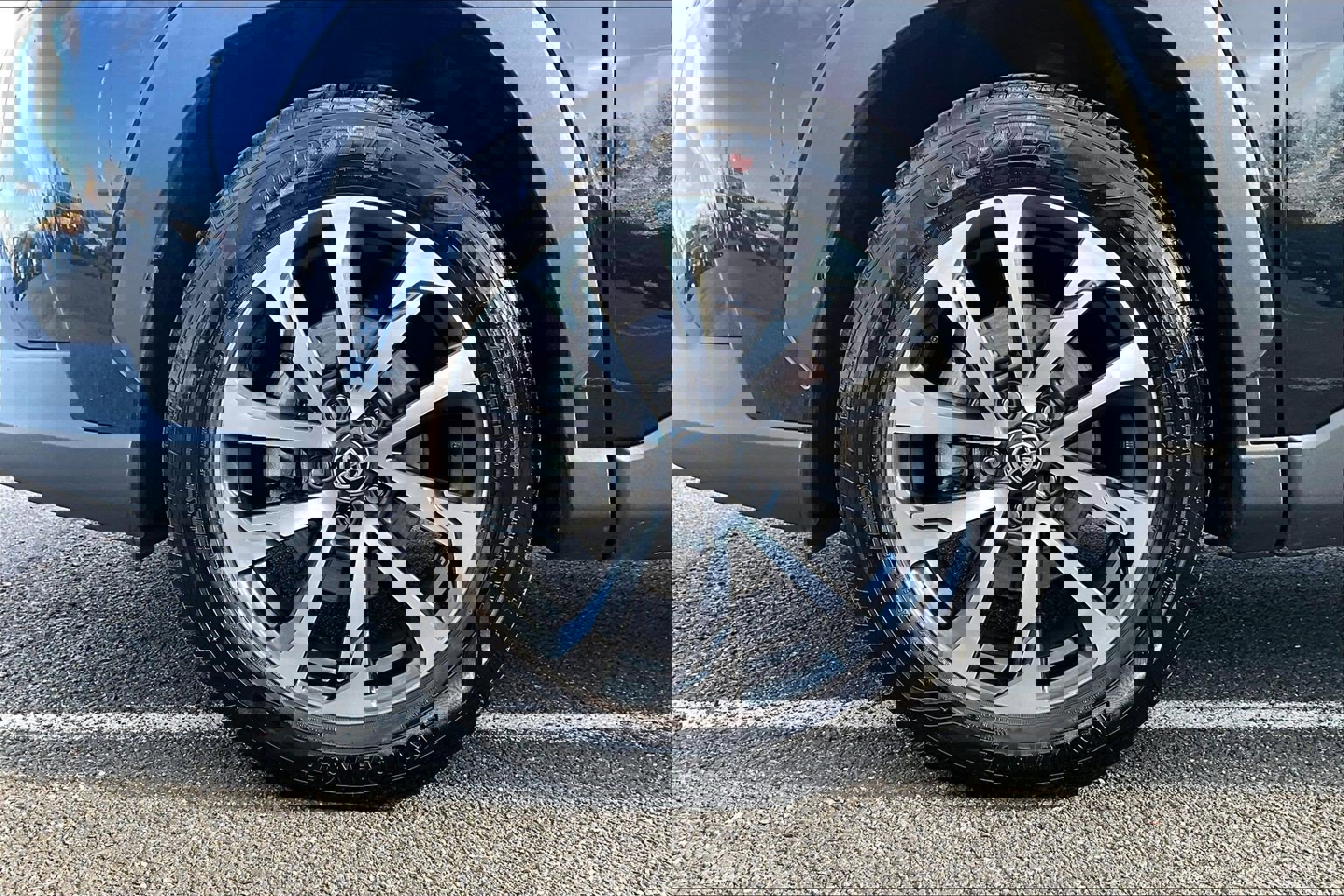 Used 2025 Toyota Corolla Cross XLE image 9