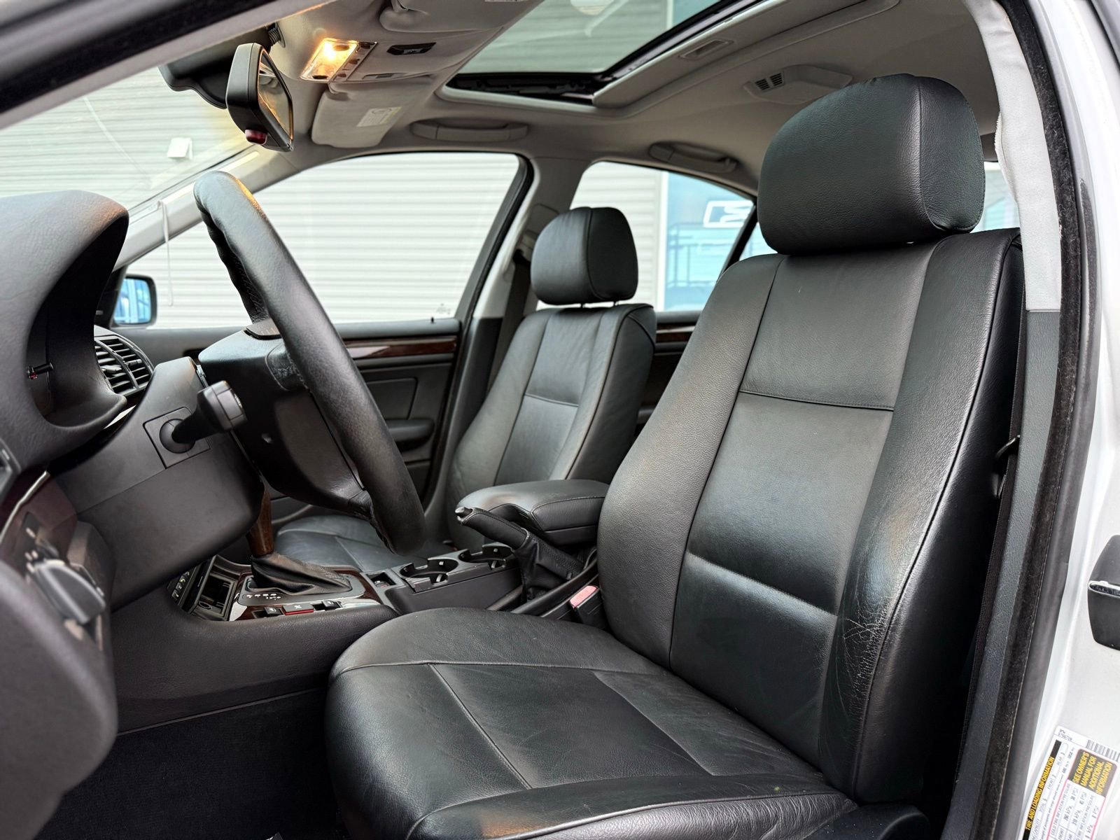 Used 2005 BMW 330xi Sedan image 19