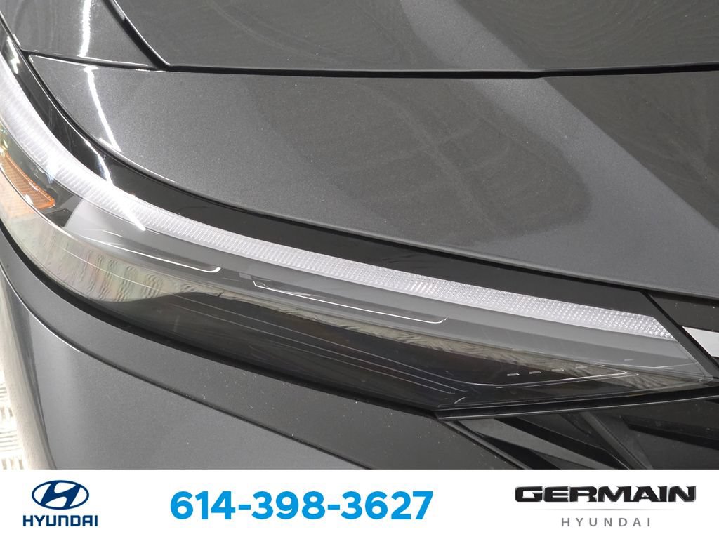 Used 2025 Hyundai Elantra SE FWD image 15