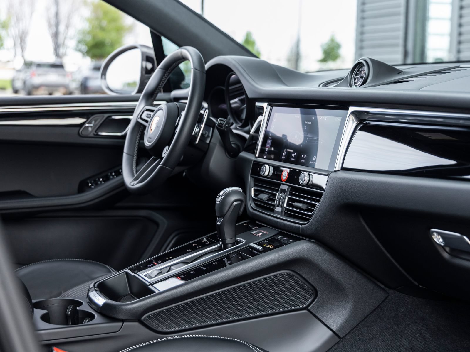 Certified 2025 Porsche Macan Turbo AWD/4WD image 42