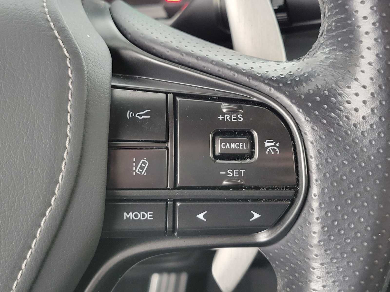 Used 2018 Lexus LC 500h w/ Performance Package RWD image 27