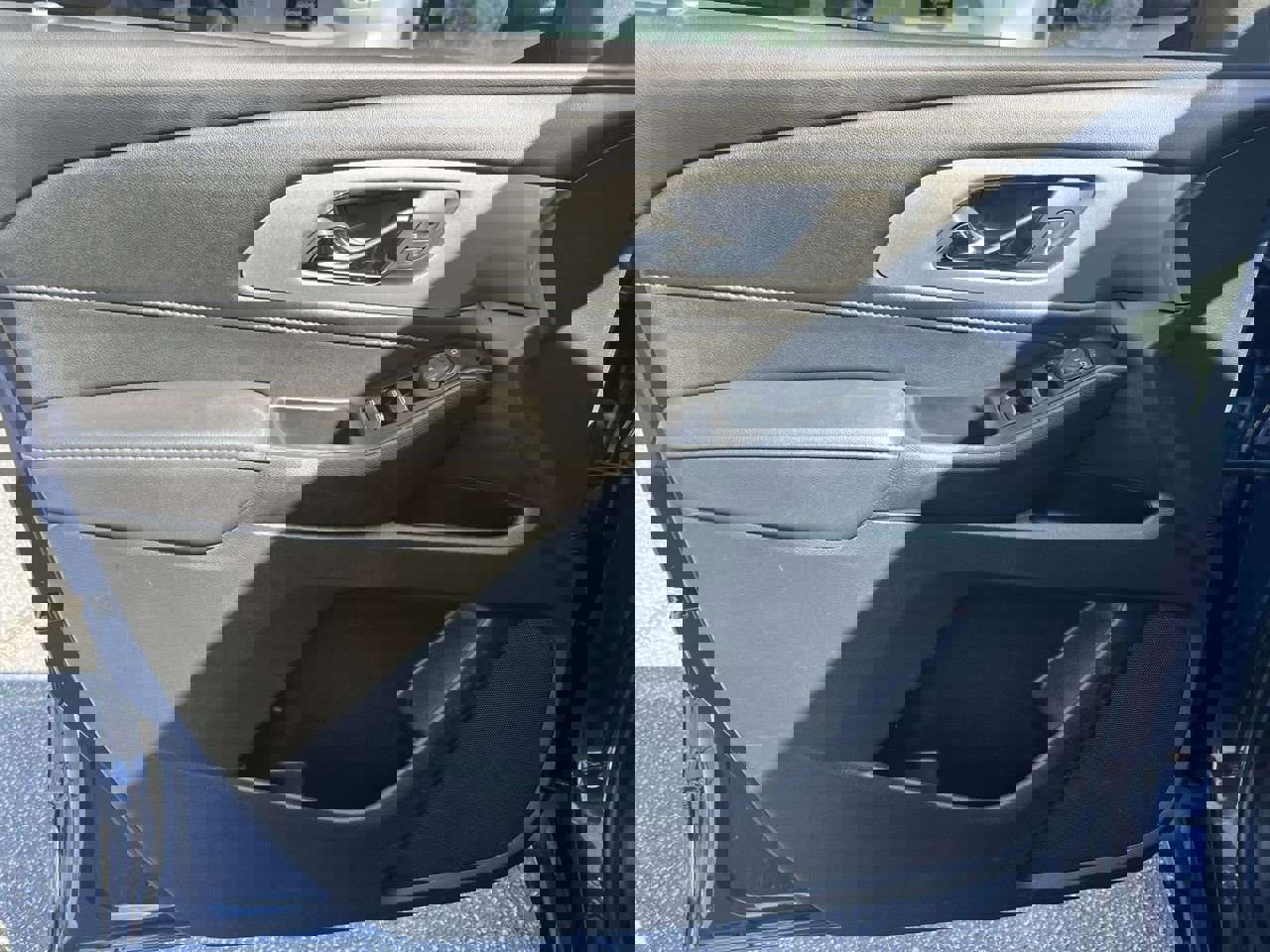 Used 2023 Chevrolet Traverse LT image 14