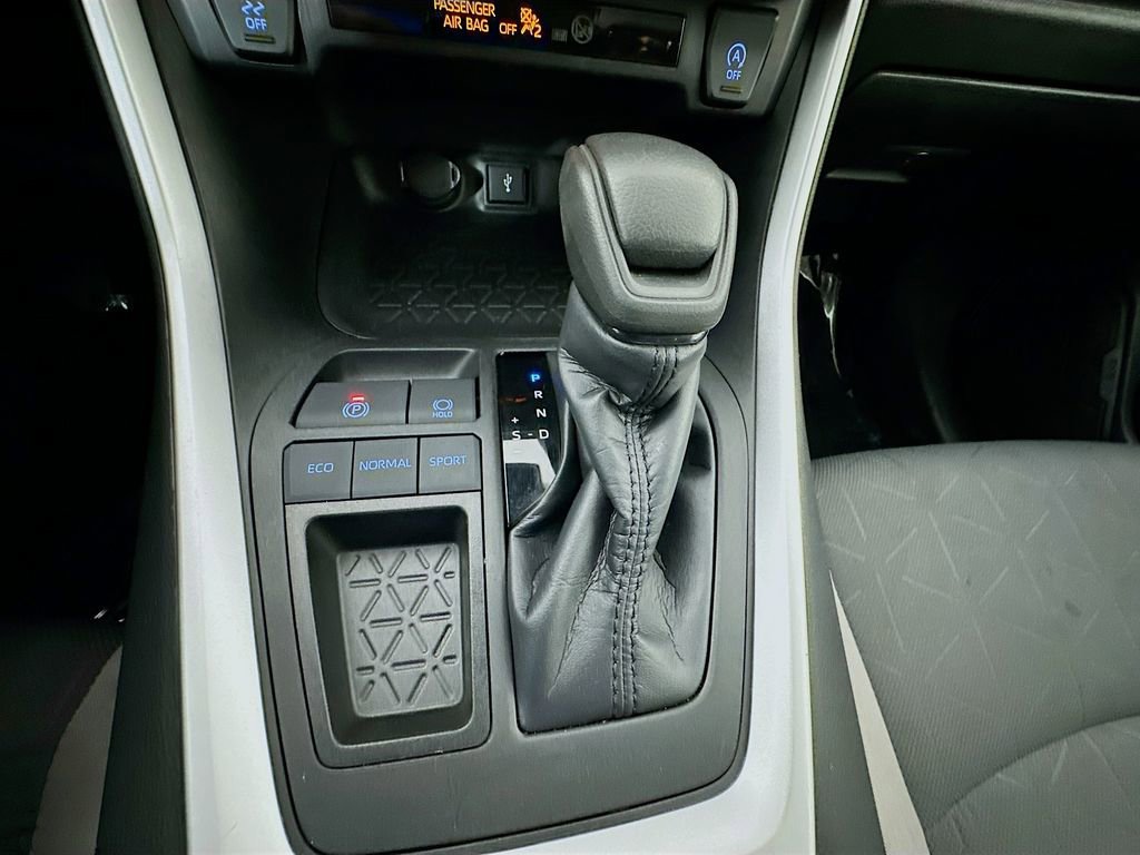 Used 2022 Toyota RAV4 XLE image 17