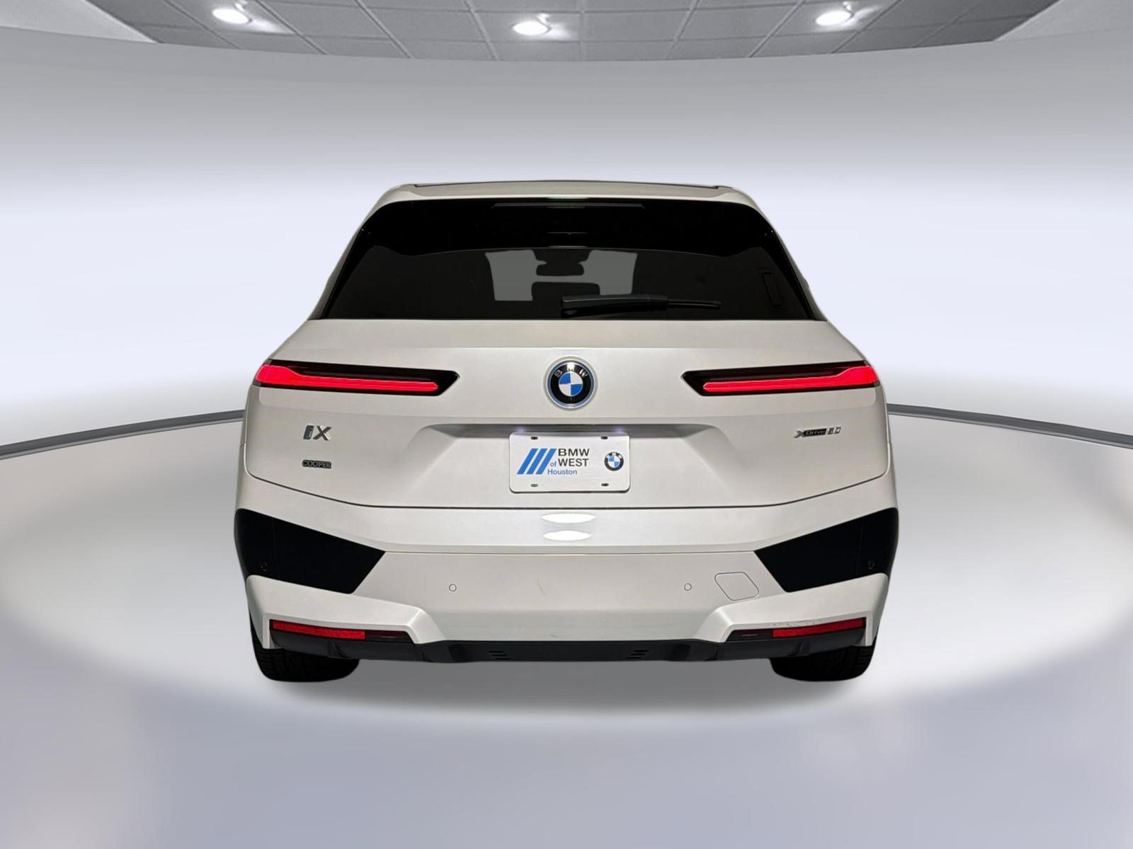 Used 2023 BMW iX xDrive50 w/ Ultimate Package AWD/4WD image 10