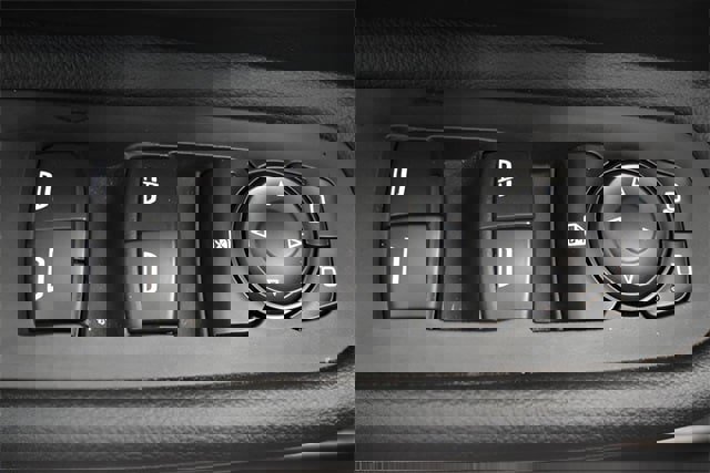 Used 2024 GMC Terrain SLT image 23