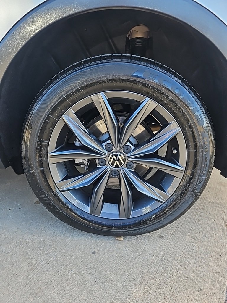 Used 2022 Volkswagen Tiguan SE image 9