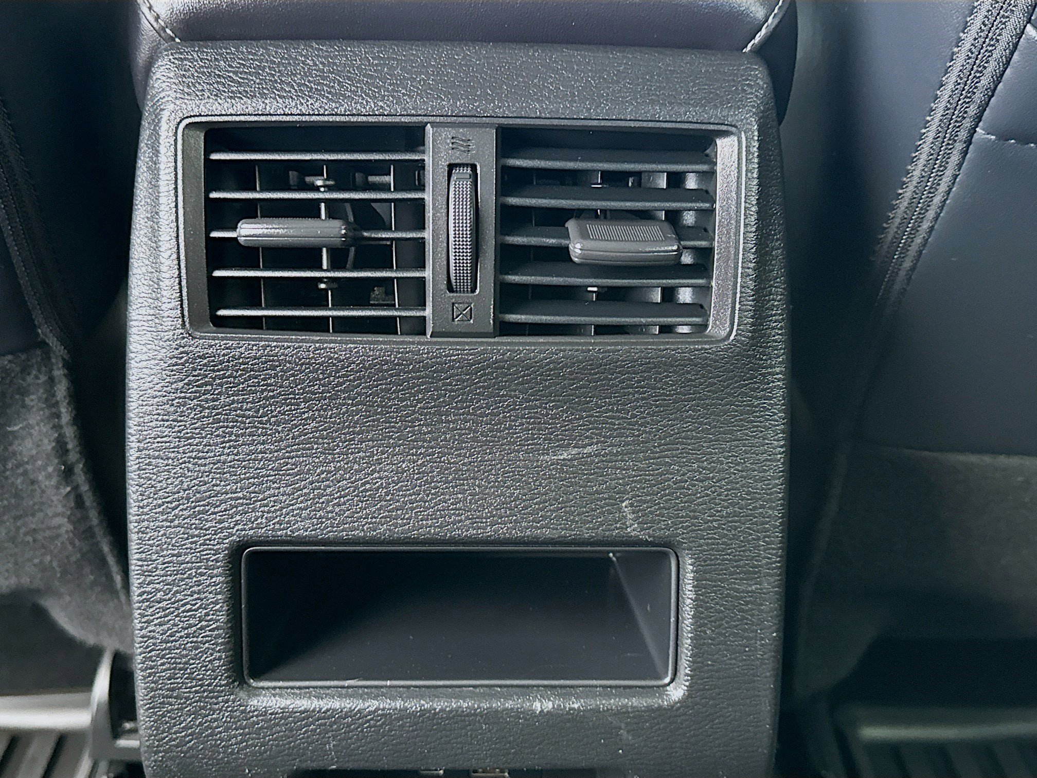 Used 2024 Mitsubishi Outlander SE image 16