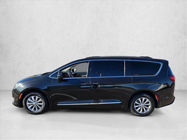 Used 2017 Chrysler Pacifica Touring-L image 9