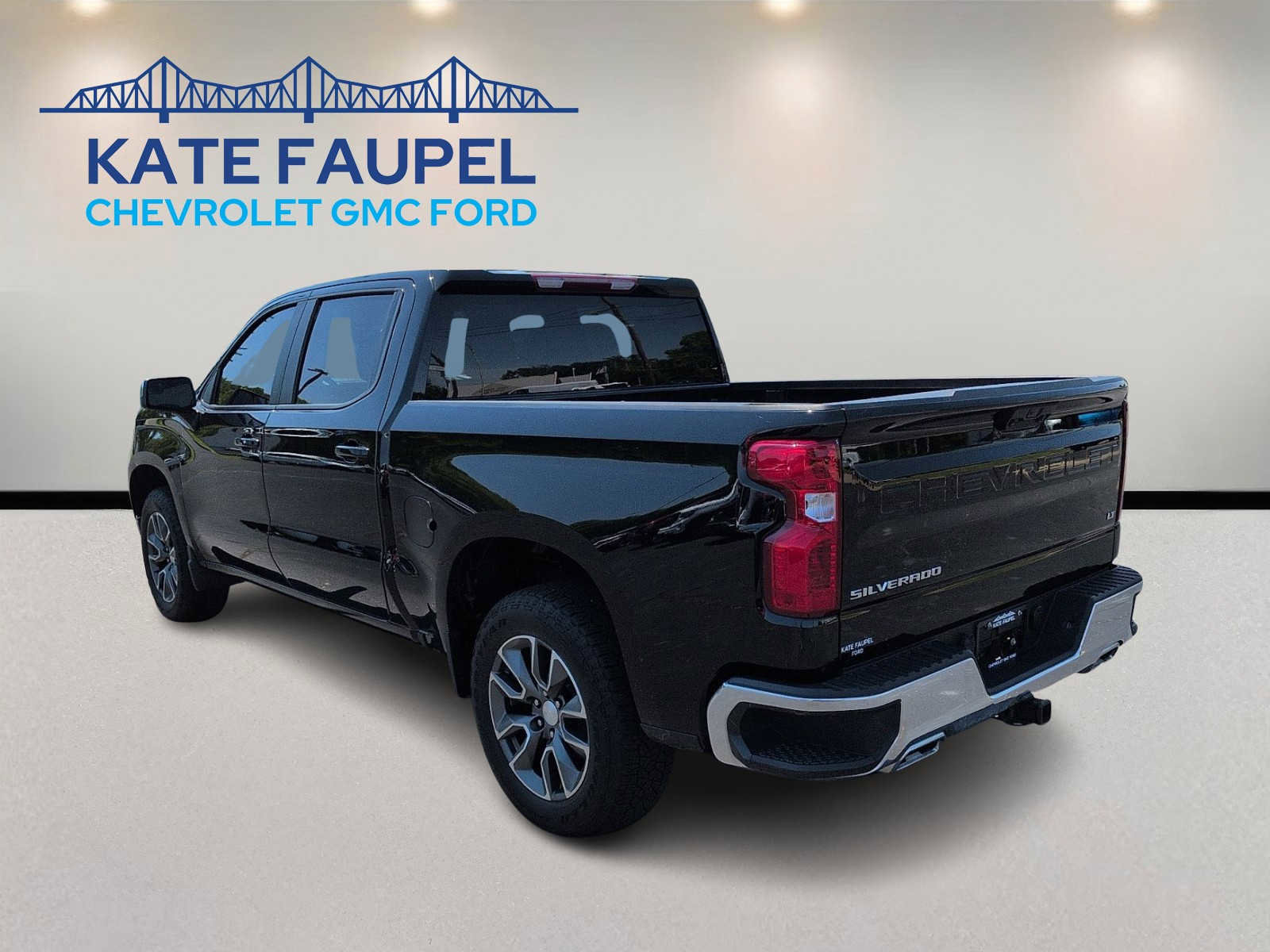 Used 2023 Chevrolet Silverado 1500 LT w/ Z71 Off-Road Package AWD/4WD image 5