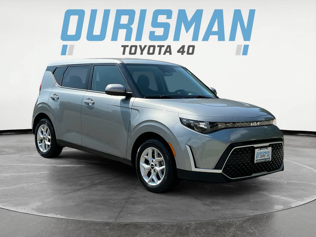 Used 2024 Kia Soul LX w/ Option Group 015 FWD image 1