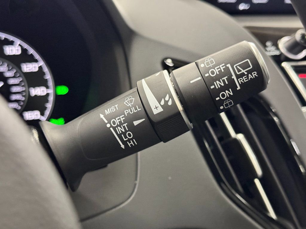 Used 2025 Acura RDX SH-AWD image 24