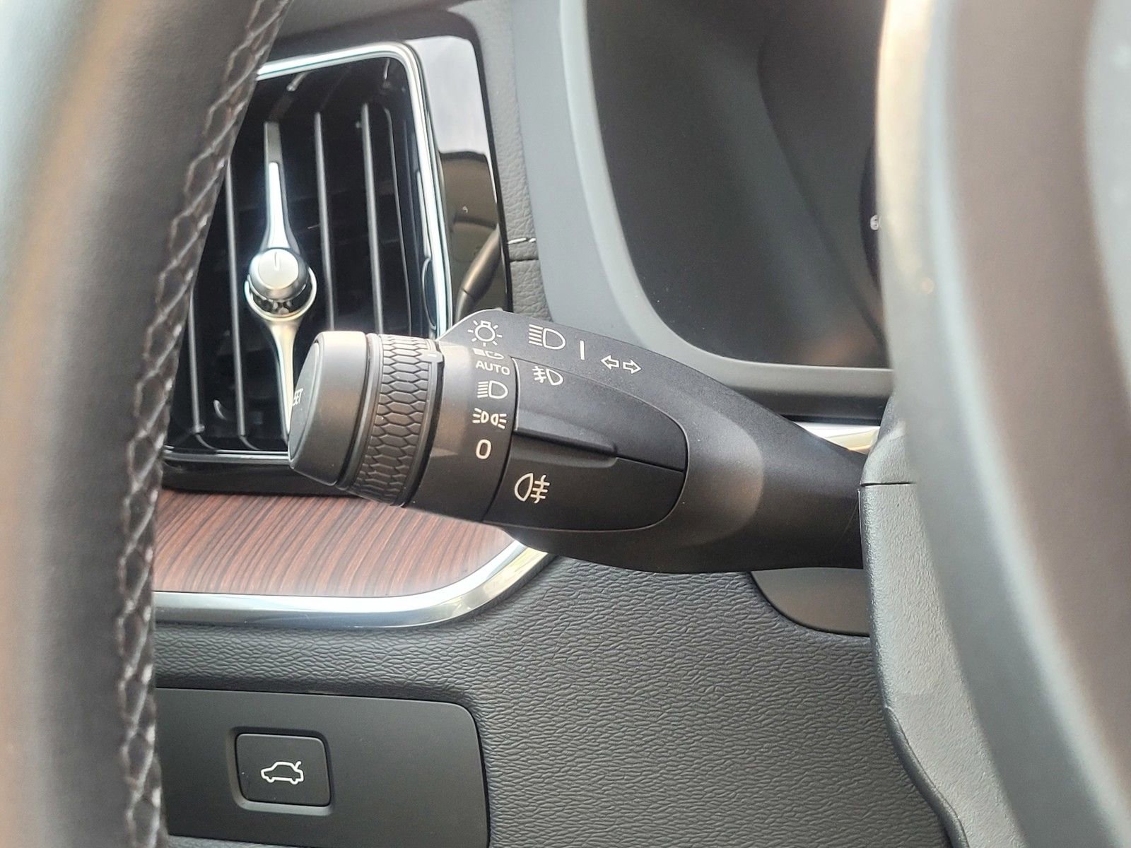 Certified 2023 Volvo XC60 B5 Ultimate image 22