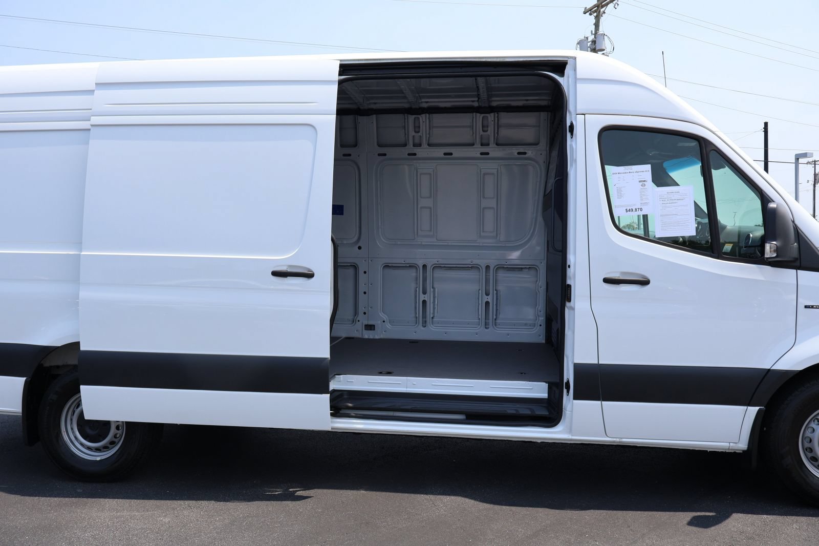 Used 2024 Mercedes-Benz eSprinter 170 Cargo image 18