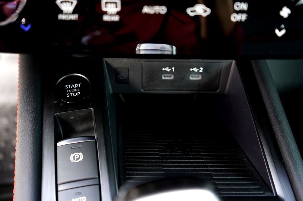 Used 2025 Nissan Kicks SR image 18