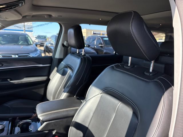 Used 2023 Jeep Grand Cherokee L Limited w/ Luxury Tech Group II image 9