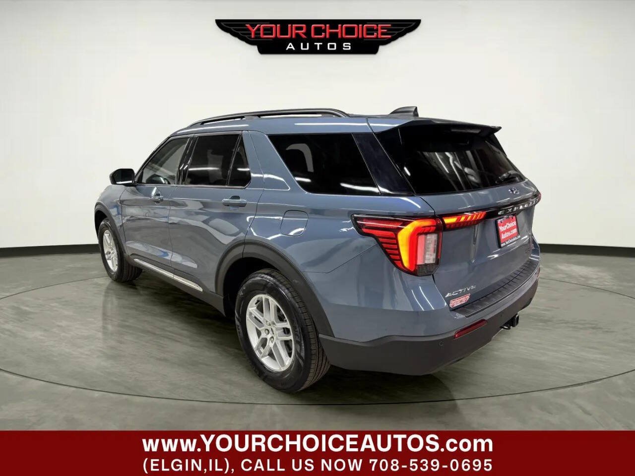 Used 2025 Ford Explorer Active AWD/4WD image 3
