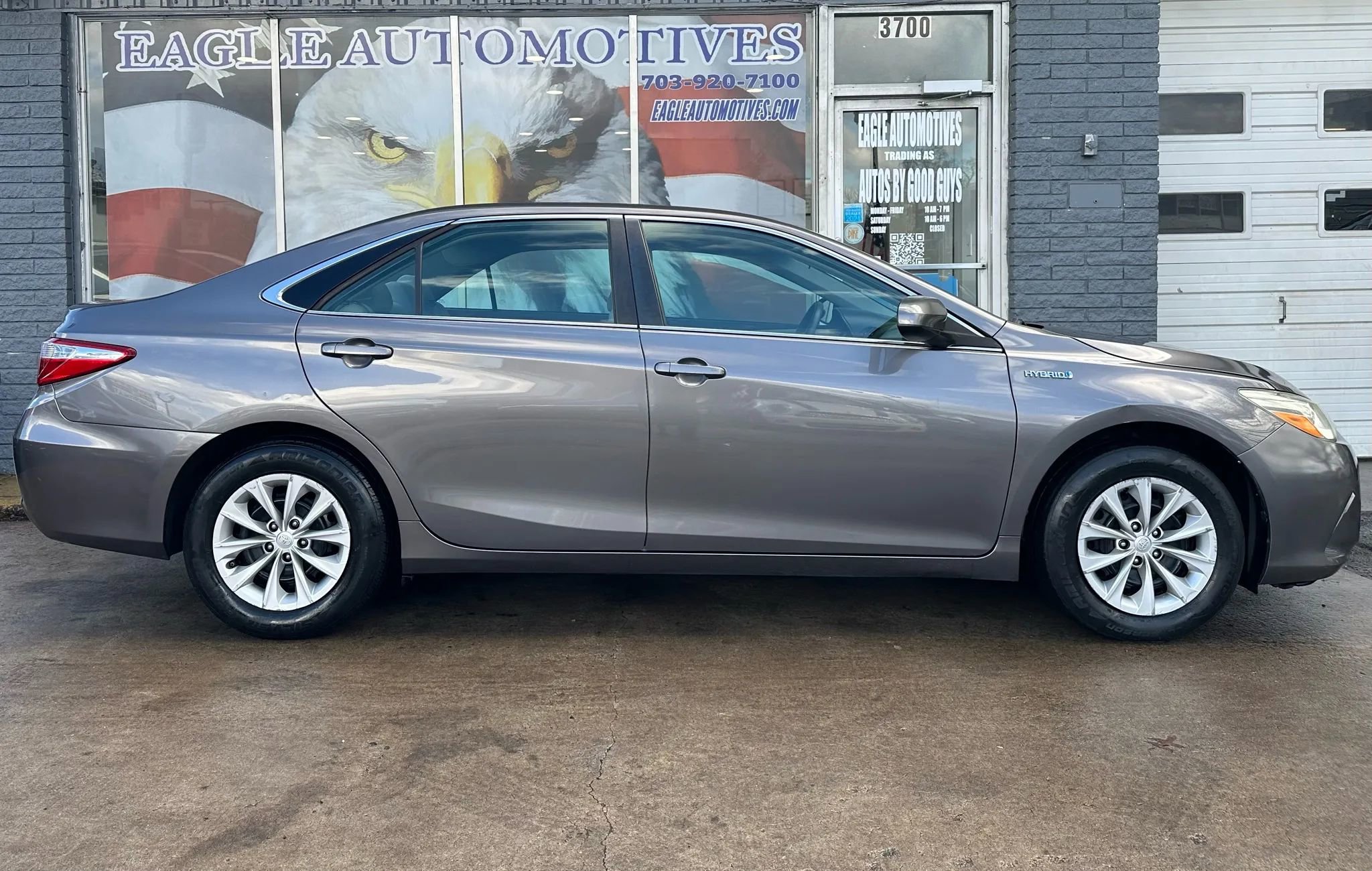 Used 2016 Toyota Camry LE FWD image 2