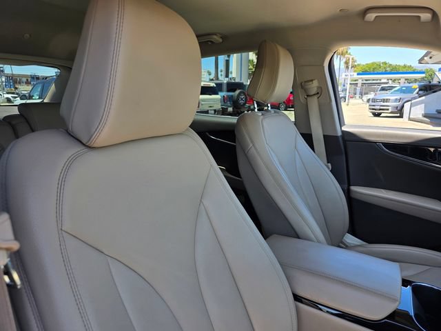 Used 2022 Lincoln Nautilus FWD w/ Premium Package image 14