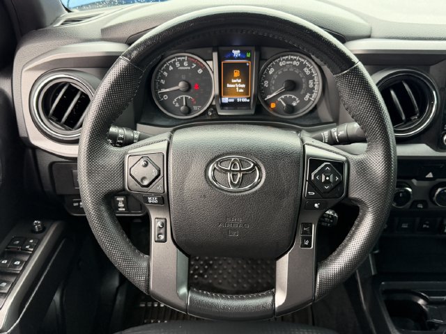 Used 2021 Toyota Tacoma TRD Sport w/ TRD Premium Sport Package AWD/4WD image 11