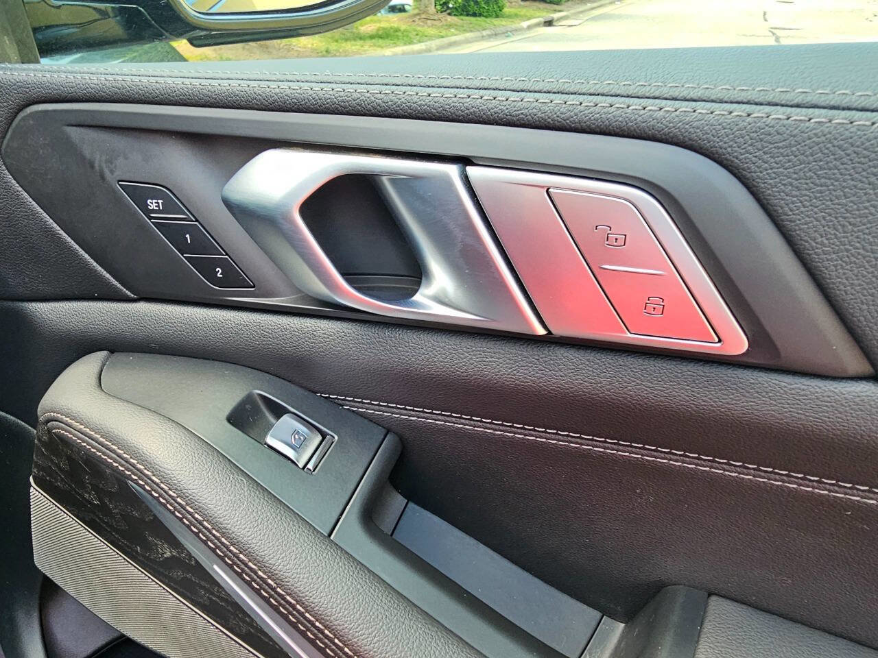 Used 2021 BMW X7 xDrive40i w/ Premium Package image 39