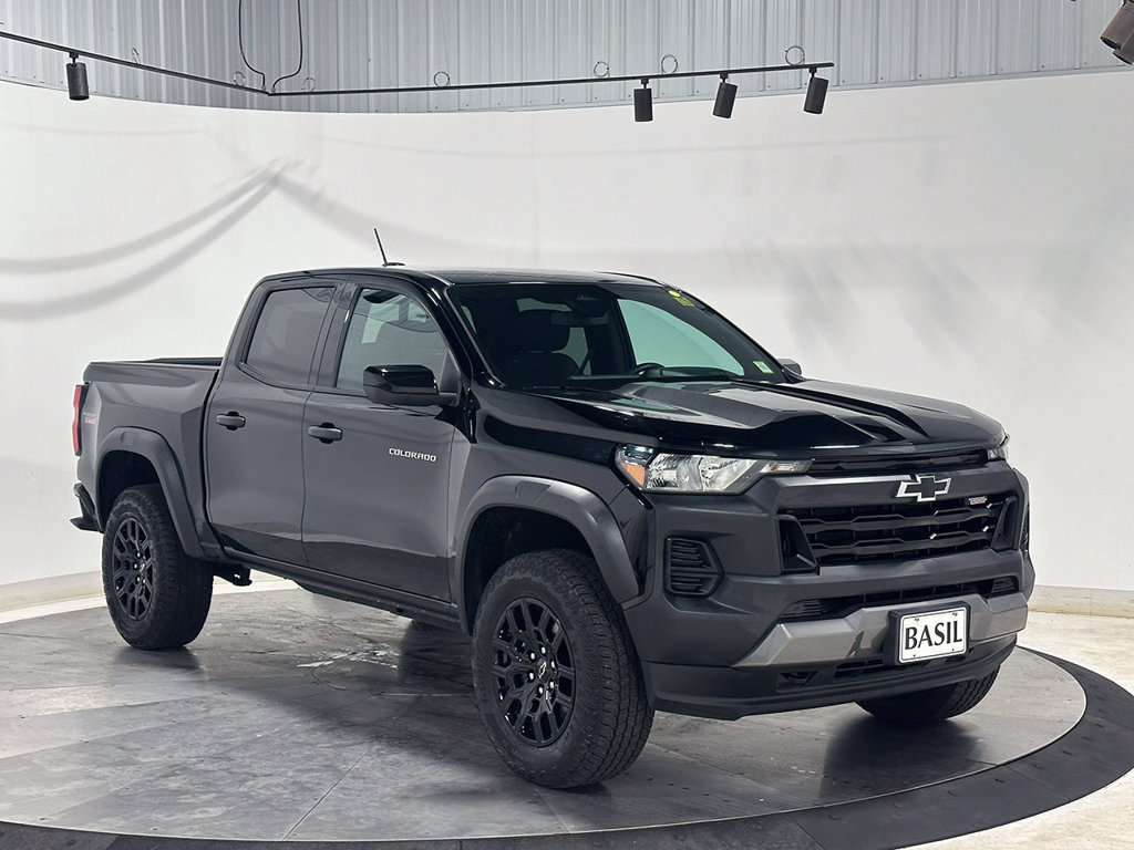 Used 2024 Chevrolet Colorado Trail Boss w/ Advanced Trailering Package AWD/4WD image 36