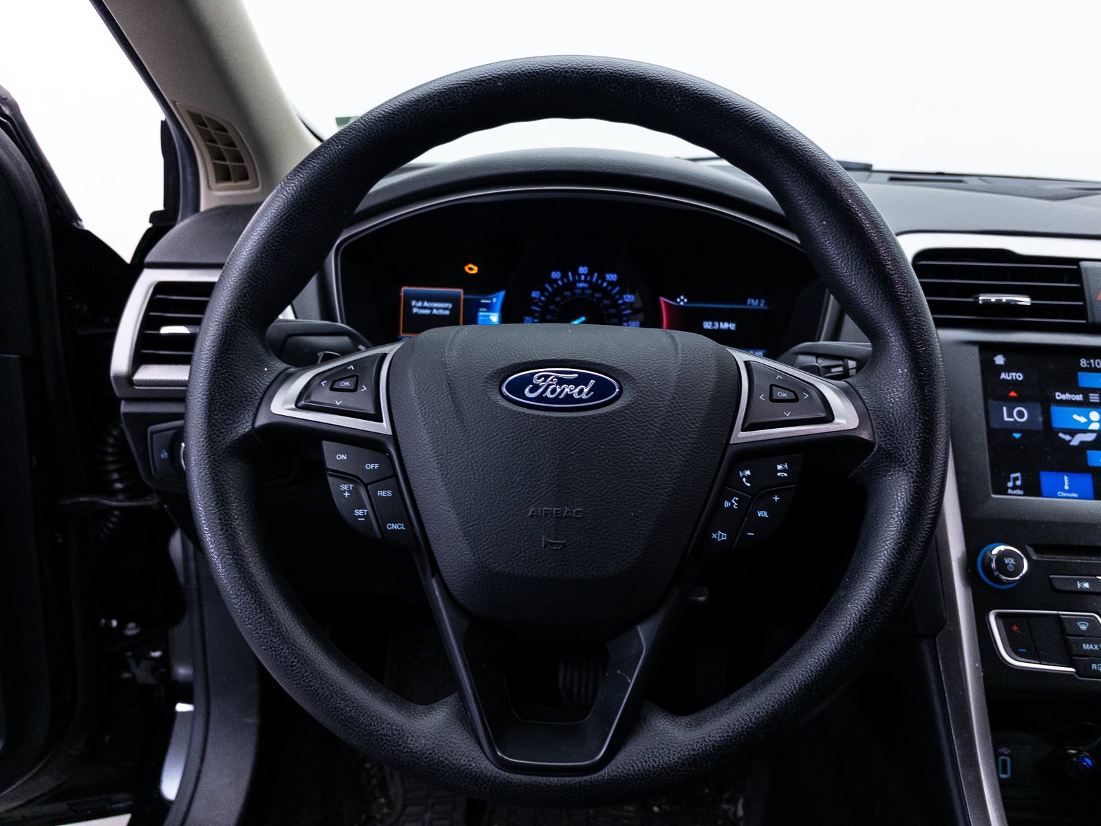 Used 2018 Ford Fusion SE w/ Fusion SE Technology Package FWD image 23