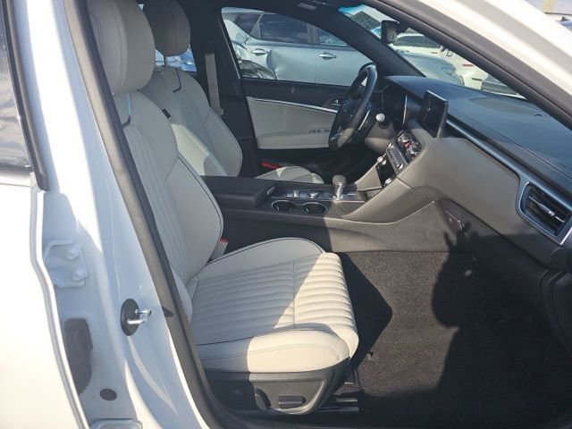 Used 2025 Genesis G70 3.3T Advanced image 9