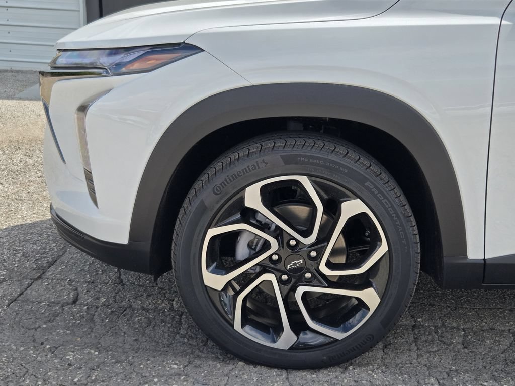 New 2026 Chevrolet Trax RS w/ Sunroof Package FWD image 9