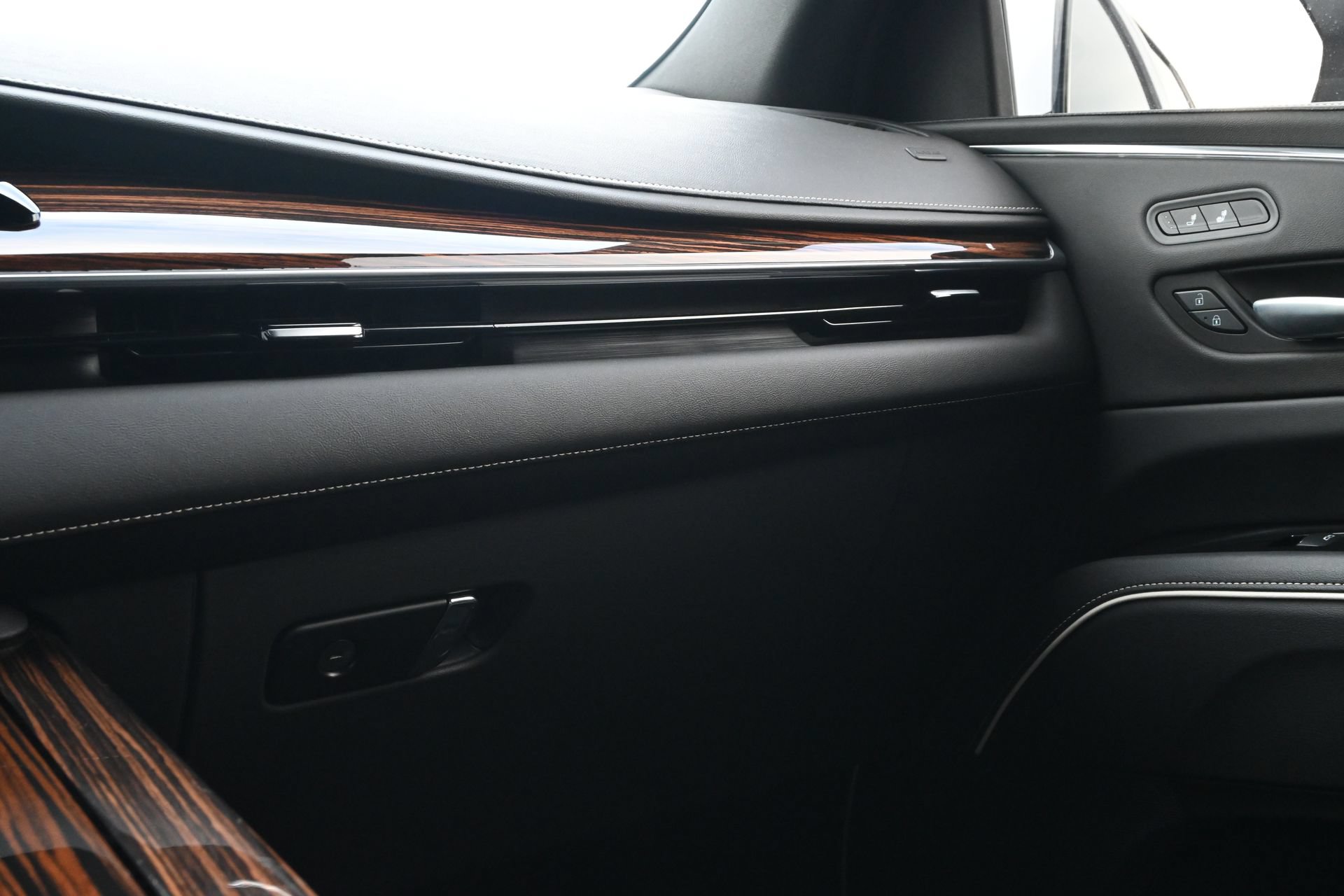 Used 2023 Cadillac Escalade Luxury w/ LPO, Floor Liner Package RWD image 9