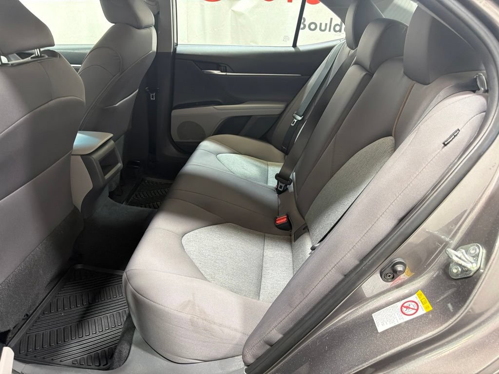 Used 2018 Toyota Camry LE FWD image 18
