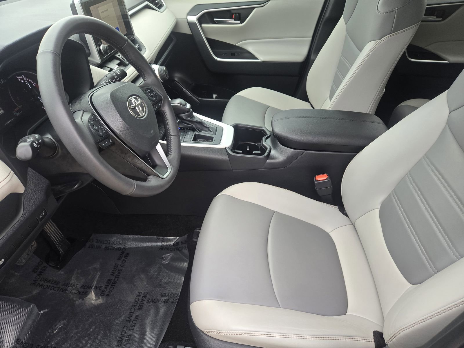 Used 2023 Toyota RAV4 XLE Premium image 15