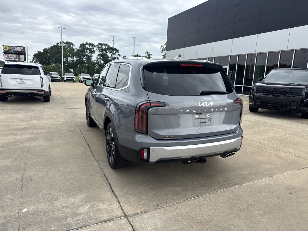 Used 2024 Kia Telluride SX w/ Towing Package FWD image 21