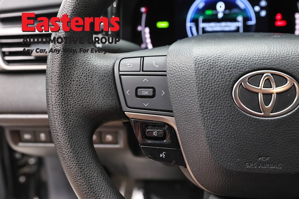 Used 2025 Toyota Camry LE FWD image 14