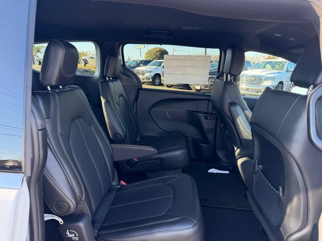 New 2026 Chrysler Voyager LX FWD image 33