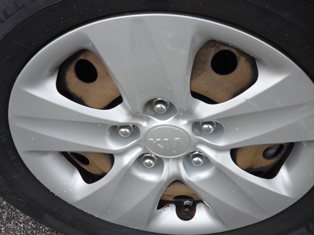 Used 2016 Kia Forte LX image 12