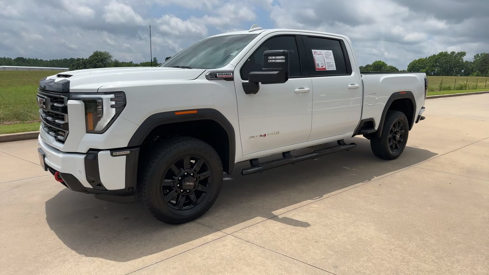 Used 2025 GMC Sierra 2500 AT4 AWD/4WD image 3