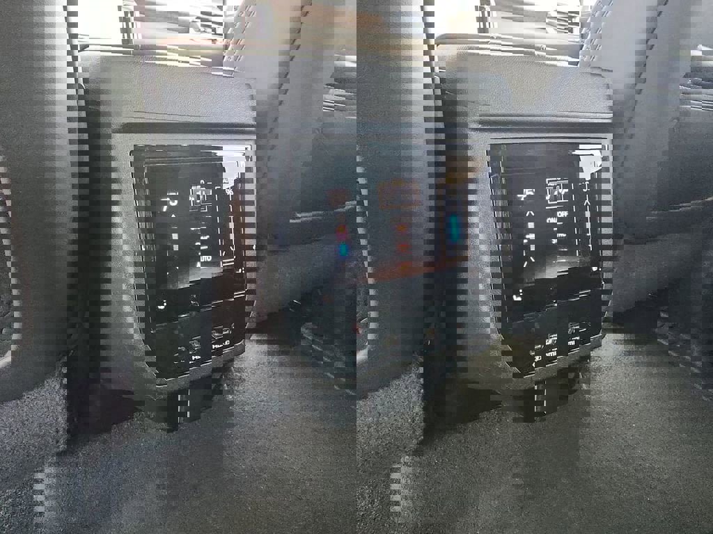 Certified 2025 GMC Yukon Denali Ultimate AWD/4WD image 21