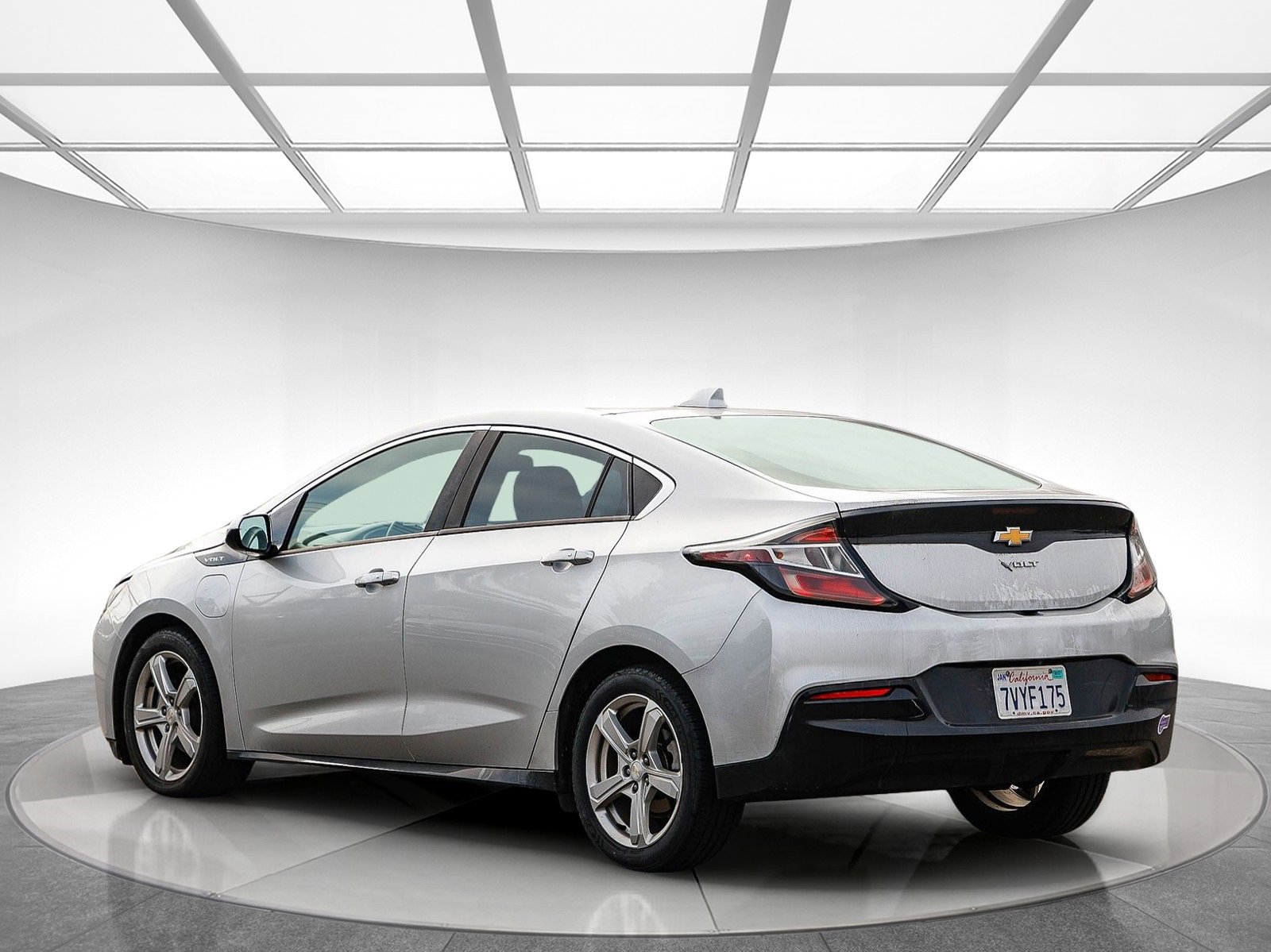 Used 2017 Chevrolet Volt LT w/ Comfort Package image 2