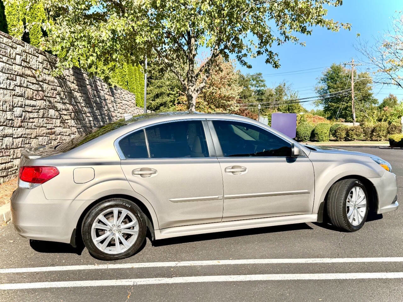 Used 2014 Subaru Legacy 2.5i Limited w/ Moonroof Package image 6