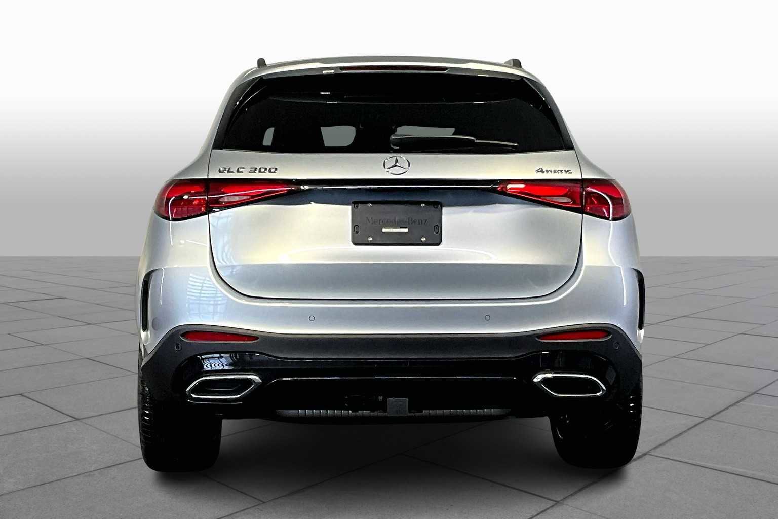 Used 2025 Mercedes-Benz GLC 300 4MATIC image 4