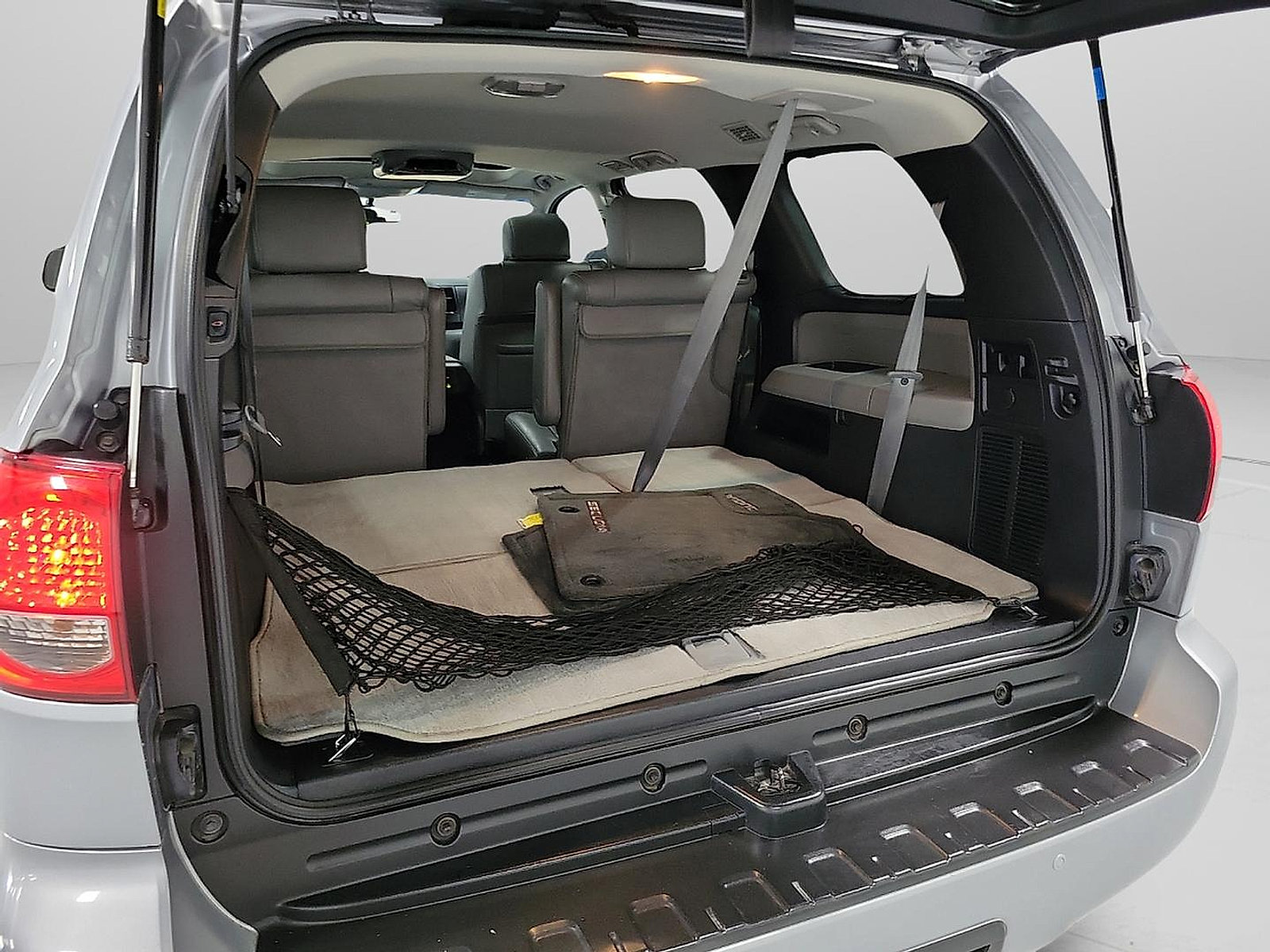Used 2016 Toyota Sequoia Limited w/ Safety & Convenience Package AWD/4WD image 7