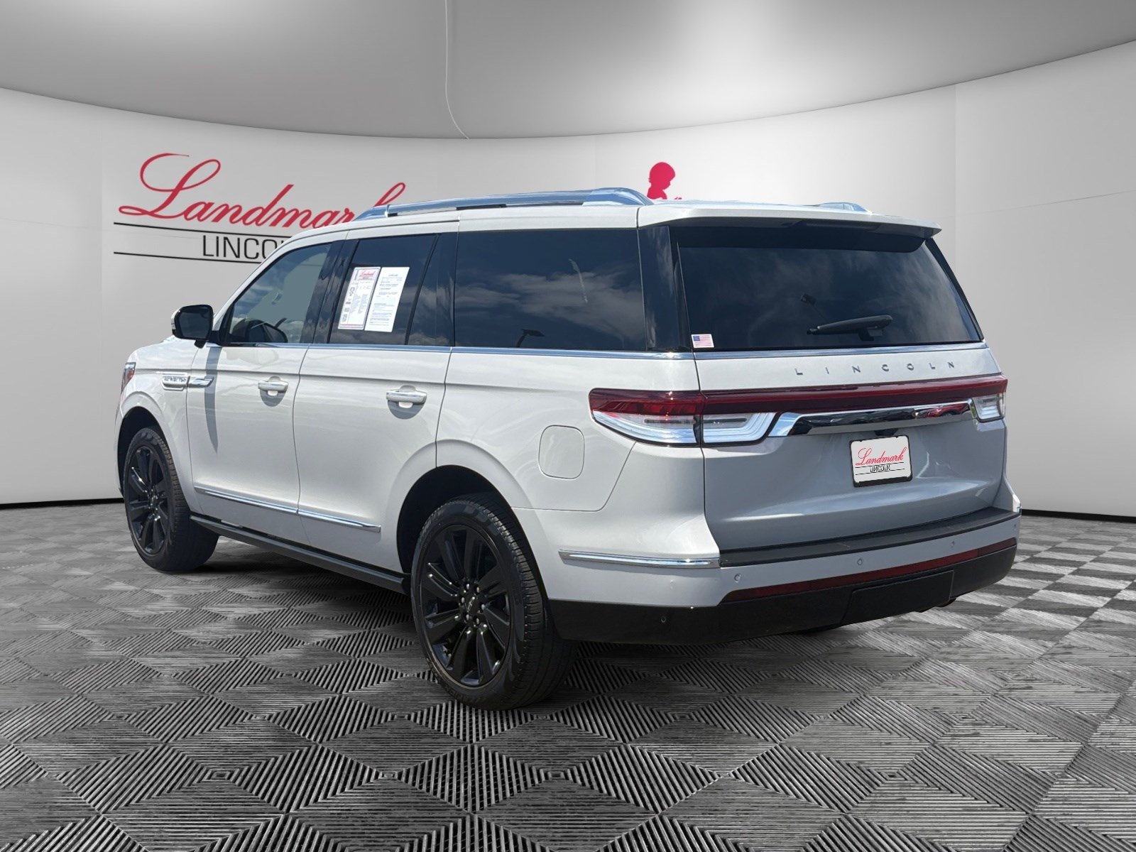 Used 2023 Lincoln Navigator Reserve AWD/4WD image 3